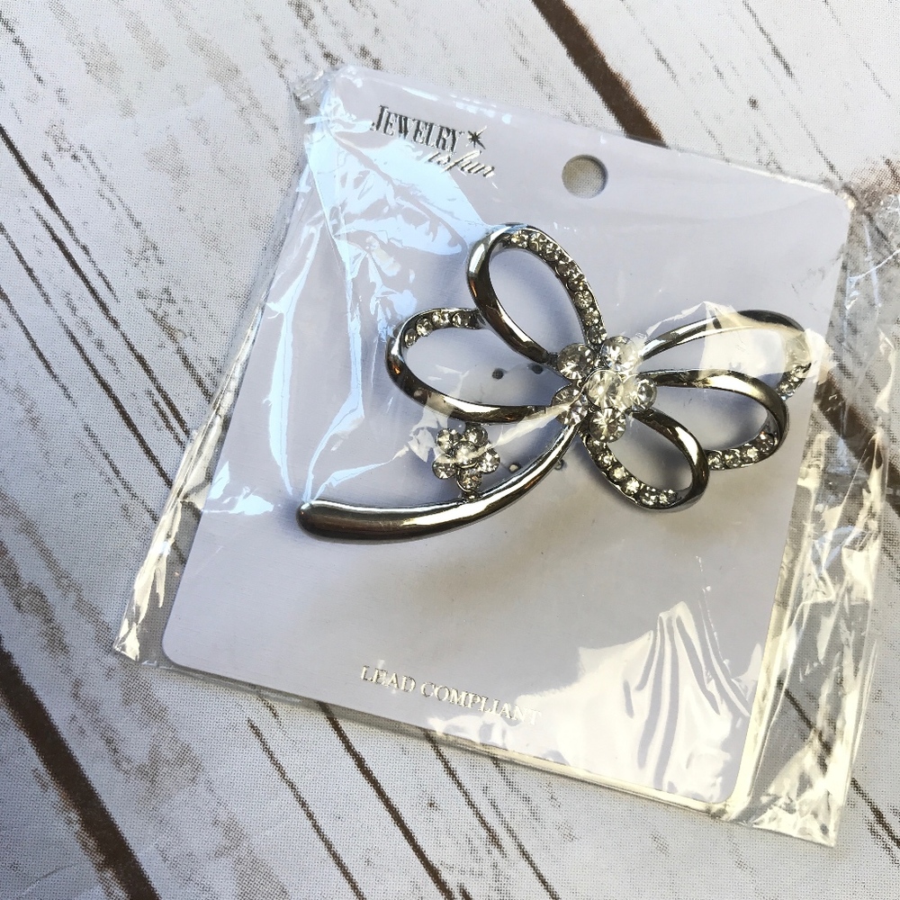 New Jewelry Is Fun Silver Rhinestone Wisp Brooch